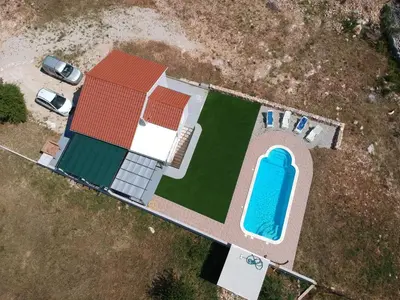 Bazen u objektu Nane Garden house with heat pool ili u blizini