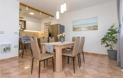 Kuhinja ili čajna kuhinja u objektu Awesome Apartment In Omis