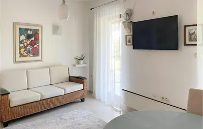 TV i/ili zabavni centar u objektu Stunning Apartment In Gdinj With Wifi