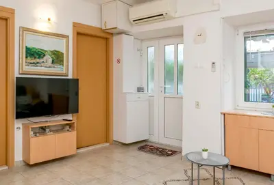 Kuhinja ili čajna kuhinja u objektu House Frane