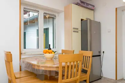 Kuhinja ili čajna kuhinja u objektu House Frane