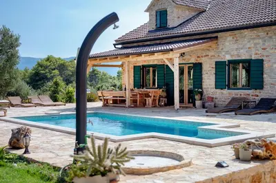 Bazen u objektu Old Town Villa Hvar ili u blizini
