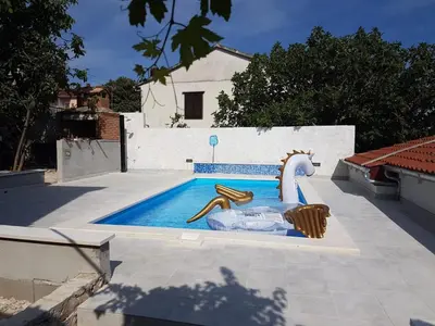 Bazen u objektu Apartmani Marita ili u blizini