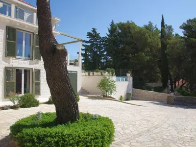Vrt u objektu Holiday Home Schönes Ferienhaus mit privatem Pool by Interhome