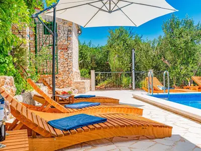 Bazen u objektu Holiday Home Ferienvilla 'Villa Betelgeuse by Interhome ili u blizini