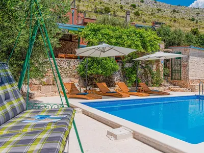 Bazen u objektu Holiday Home Ferienvilla 'Villa Betelgeuse by Interhome ili u blizini