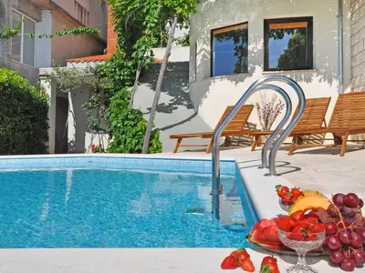 Tlocrt objekta Holiday Home Geräumiges Ferienhaus in Omiš mit Privatem Pool by Interhome