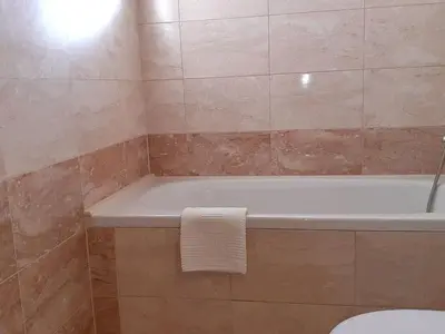 Kupaonica u objektu Apartment Schöne Ferienwohnung in Baska Voda mit Terrasse by Interhome