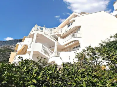 Pogled na planine ili pogled na planine iz apartmana