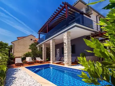 Bazen u objektu Holiday Home Haus in Stanići mit grünem Garten by Interhome ili u blizini