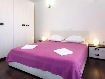 Krevet ili kreveti u jedinici u objektu Apartment Wohnung in Dugi Rat mit Großer Terrasse by Interhome