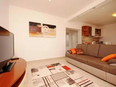Kuhinja ili čajna kuhinja u objektu Apartment Strandnahe Ferienwohnung in Podstrana by Interhome
