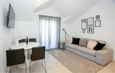 TV i/ili zabavni centar u objektu 2 Bedroom Stunning Apartment In Supetar