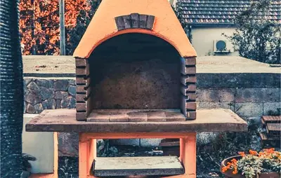Oprema za roštilj dostupna gostima apartmana