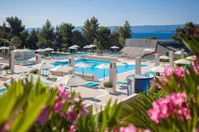 Bazen u objektu BRETANIDE Sport & Wellness Resort - All Inclusive ili u blizini