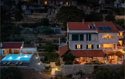 Bazen u objektu Gorgeous Home In Hvar-Jelsa ili u blizini