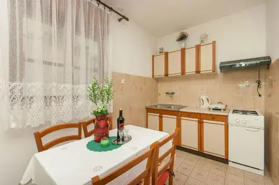 Kuhinja ili čajna kuhinja u objektu Apartments Franka