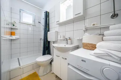Kupaonica u objektu House Cute house with jacuzzi