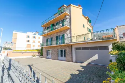 Zgrada u kojoj se nalazi apartman