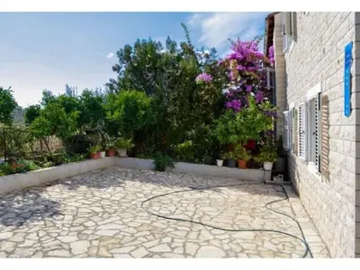 Vrt u objektu Apartments Jakov