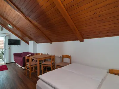 Krevet ili kreveti u jedinici u objektu Apartment Gemütliche Wohnung in Omiš mit Privatem Balkon by Interhome