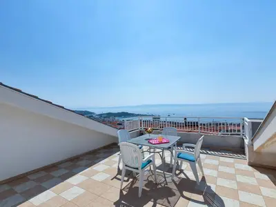 Tlocrt objekta Apartment Vele Duplex-Wohnung mit Terrassen und Meerblick by Interhome