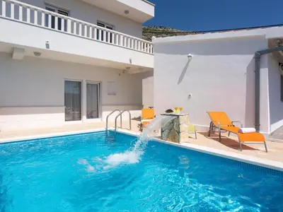 Bazen u objektu Holiday Home in Srinjine mit Privatem Pool by Interhome ili u blizini