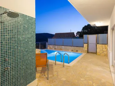 Bazen u objektu Holiday Home in Srinjine mit Privatem Pool by Interhome ili u blizini