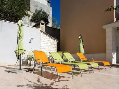 Tlocrt objekta Apartment in Dugi Rat mit Großer Terrasse by Interhome