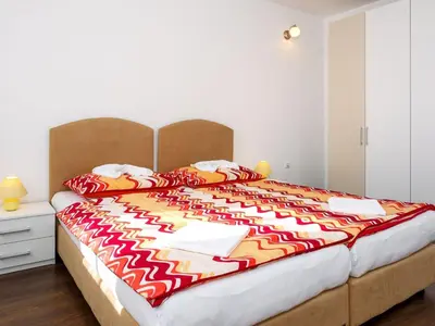 Krevet ili kreveti u jedinici u objektu Apartment in Dugi Rat mit Großer Terrasse by Interhome
