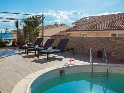 Bazen u objektu Holiday Home für 12 Personen in Stanići- Dalmatien - Mitteldal by Interhome ili u blizini