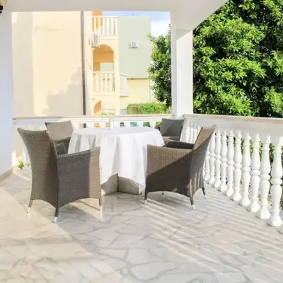Apartment Weiße Idylle auf dem blauen Meer by Interhome