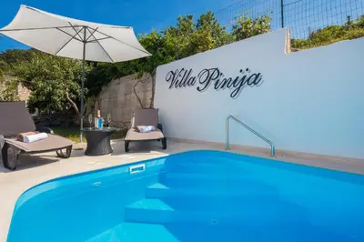 Bazen u objektu Villa Pinija with pool, terraces and garden ili u blizini