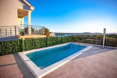 Bazen u objektu Apartments with swimming pool Milna, Brac - 24929 ili u blizini
