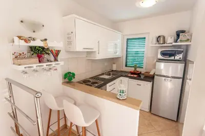 Kuhinja ili čajna kuhinja u objektu Apartments with swimming pool Milna, Brac - 24929