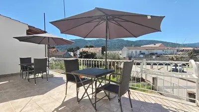 Pogled na planine ili pogled na planine iz vikendica