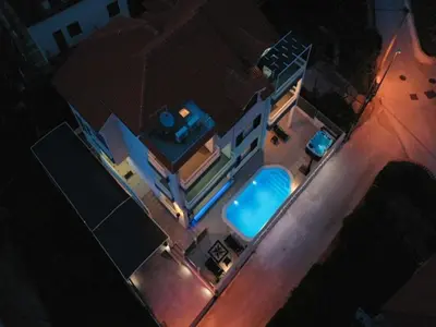 Bazen u objektu Villa Supe ili u blizini