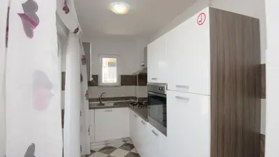 Kuhinja ili čajna kuhinja u objektu Apartman Niko by Villas Guide
