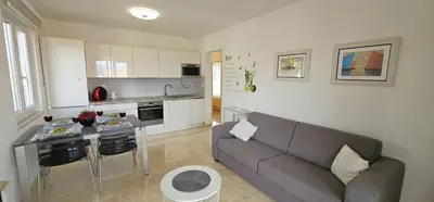 Kuhinja ili čajna kuhinja u objektu 2bedroom apt, quiet neighbourhood, 300m from Beach, Apt Laura