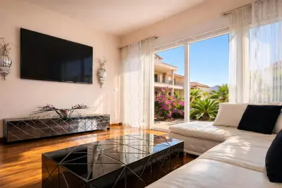 TV i/ili zabavni centar u objektu VILLA de LUXE