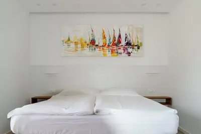 Krevet ili kreveti u jedinici u objektu Apartments by the sea Brela - Makarska - 25095