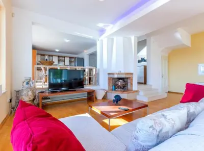 TV i/ili zabavni centar u objektu Spacious Villa Radevenjić with Outdoor Pool
