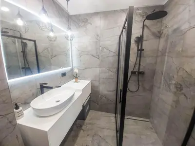 Kupaonica u objektu Luxury two bedroom-apartman by the see