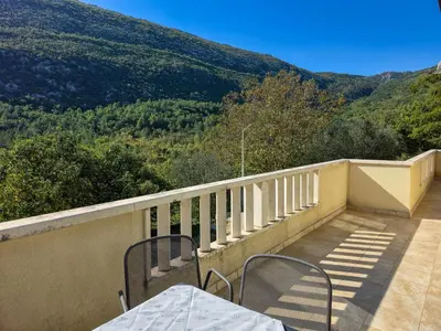 Pogled na planine ili pogled na planine iz apartmana
