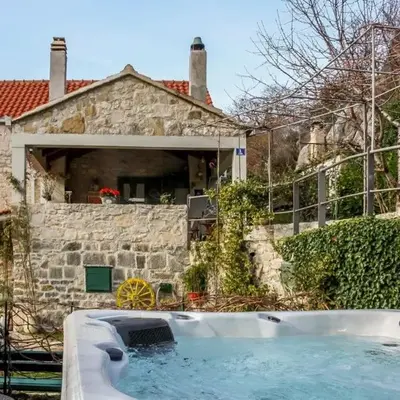Holiday house with a parking space Svinisce