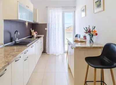 Kuhinja ili čajna kuhinja u objektu Sutivan Sea Terrace Apartment