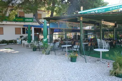 Restoran ili neka druga zalogajnica u objektu Apartment Stanici 1032a