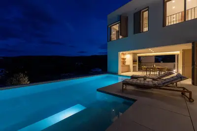 Bazen u objektu Lemon Tree Villa ili u blizini