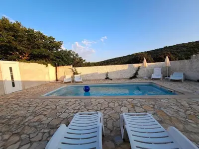 Bazen u objektu Rooms with a swimming pool Selca, Brac - 25202 ili u blizini