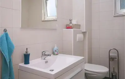 Kupaonica u objektu 2 Bedroom Beautiful Apartment In Brela